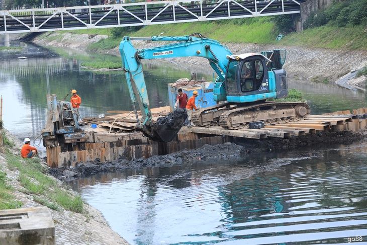 'Câu' nước sạch vào sông Tô Lịch sao cho hiệu quả? - Ảnh 1.